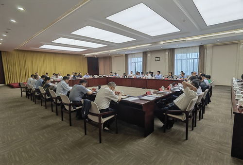 市人大财经委员会召开第十四次 扩大 会议